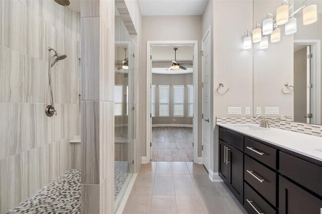 Building Photo - 5004 Mandevilla Dr