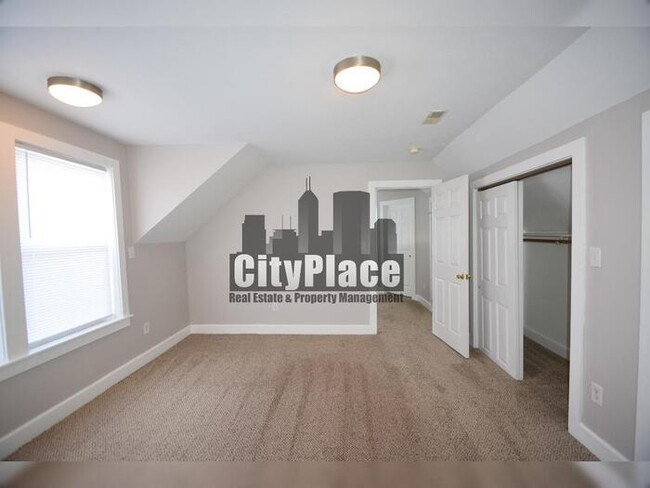 Building Photo - 910 Lexington Ave