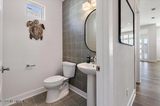 Building Photo - 459 Crestview Dr