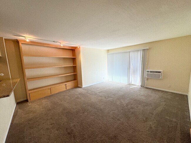 Building Photo - Great Shape Livermore Condo in Sonata Comm...