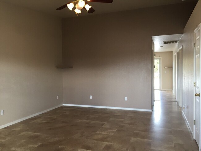 Building Photo - Beautiful home with RV Parking!!!!!!