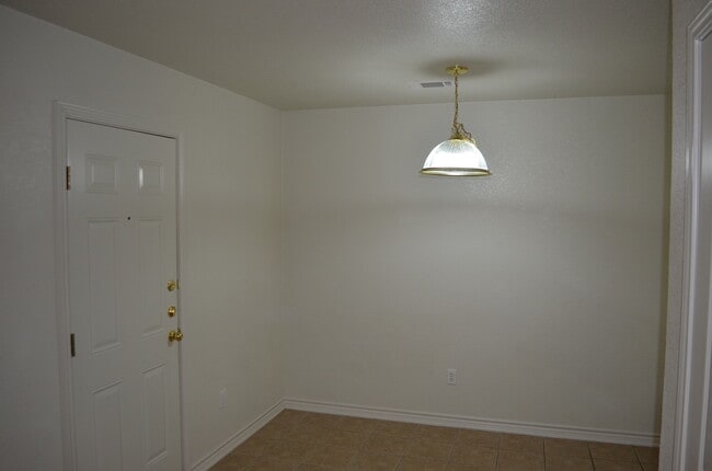 Building Photo - 326 N 10th St