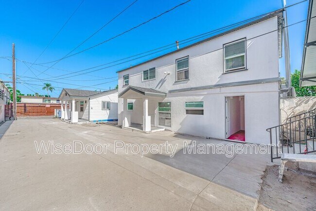 Building Photo - 1510 N Durant St