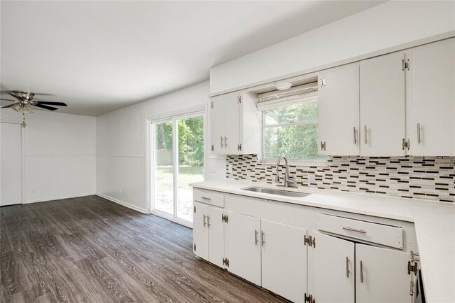 Building Photo - 809 Neans Dr