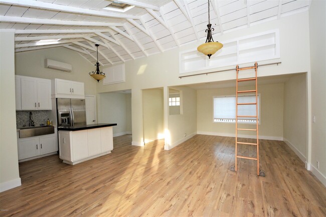 Building Photo - 2884 Crescent Way