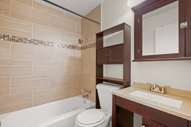 Building Photo - 2401 Manor Rd