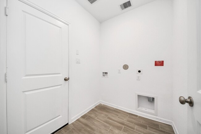 Building Photo - 7214 Cordgrass Prairie Ln