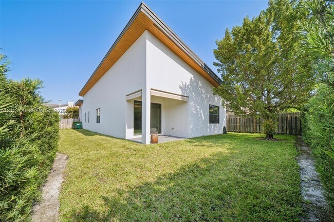 Building Photo - 7635 NW 103rd Pl