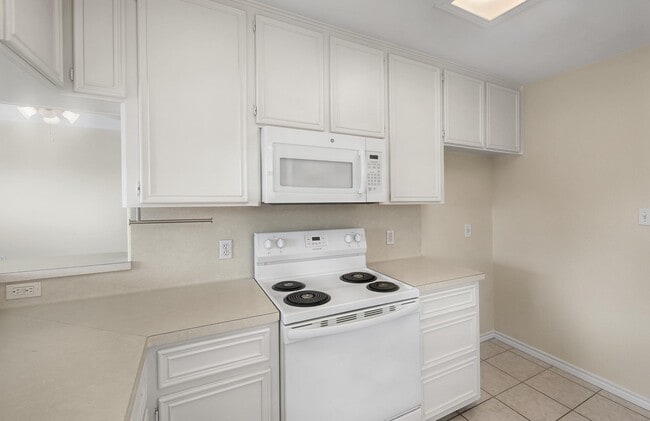 Building Photo - 15522 Dyna St
