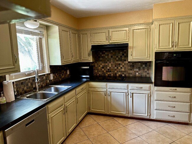 Building Photo - 8919 Whippoorwill Dr