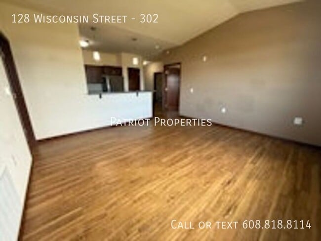 Building Photo - 128 Wisconsin St