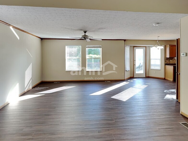 Building Photo - 5529 Hillbrook Dr