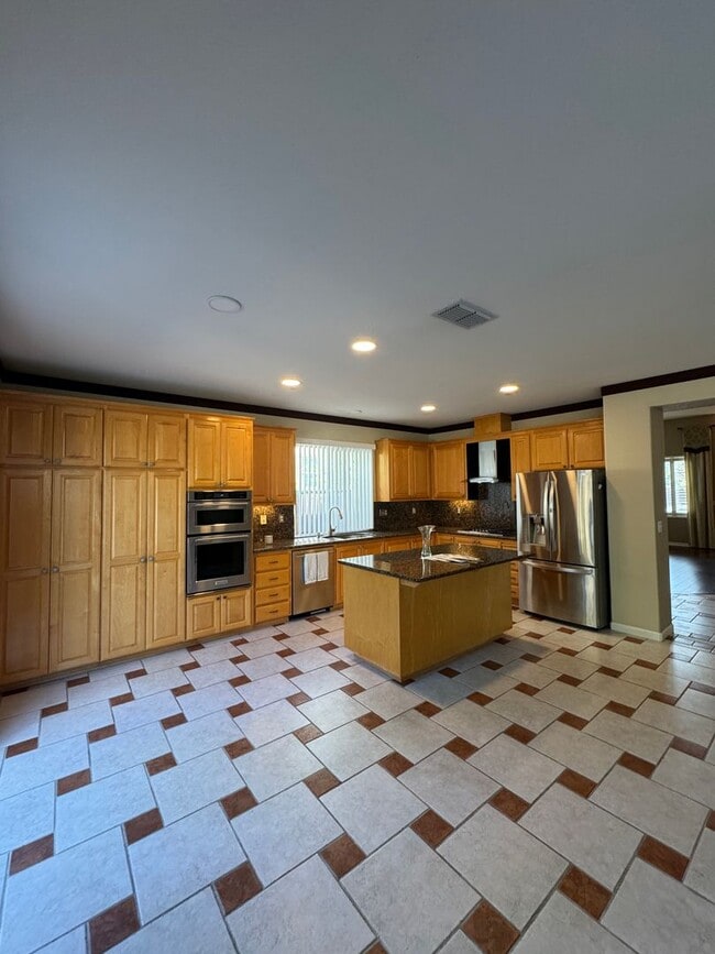 Building Photo - 1762 River Oaks Cir