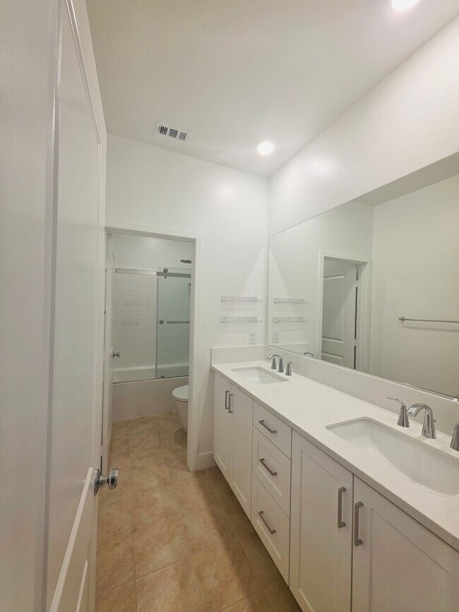 Building Photo - 625 Gadwall