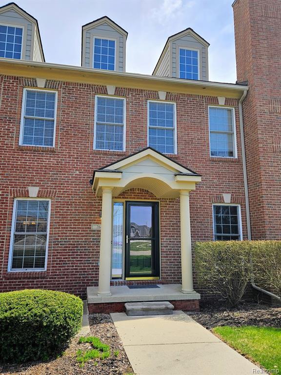 Building Photo - 264 Village Way S