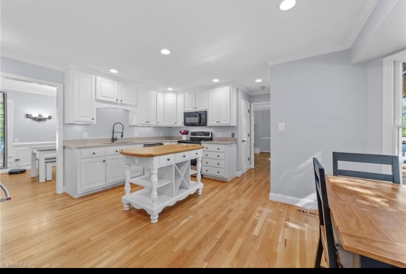 Building Photo - 544 Woodland Dr