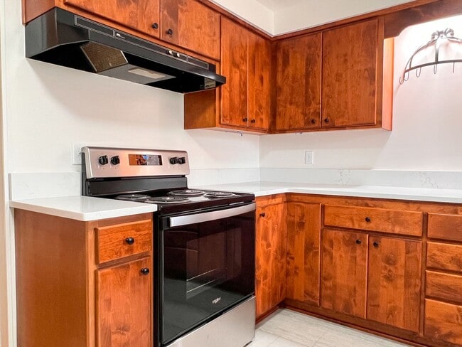 Building Photo - 4BD/2BA SUBURBAN HOME IN COBURG