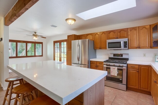 Building Photo - 543 Edna Way