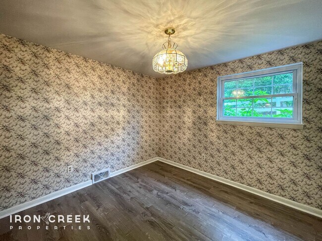 Building Photo - Spacious Three-Bedroom on a Beautiful Lot ...