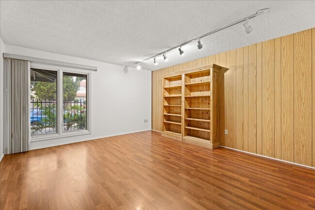 Building Photo - Updated 4-Bedroom with Pool and Bonus Loft...