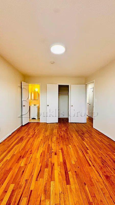 Building Photo - 3 bedroom in ASTORIA NY 11105