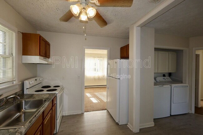 Building Photo - 204 North Juniper Ave