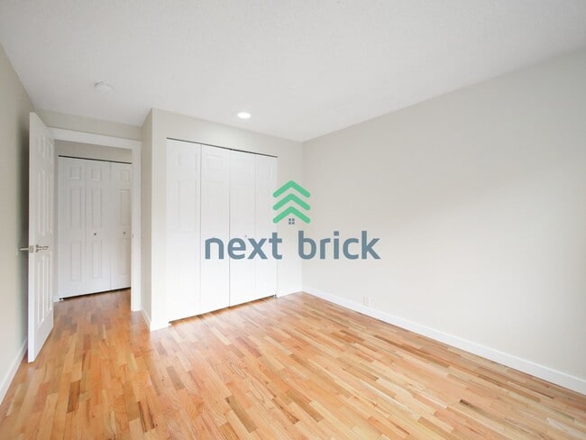 Building Photo - 3 Bed and 3 Bath Plus Office Private Single-family Home is Available for Rent!