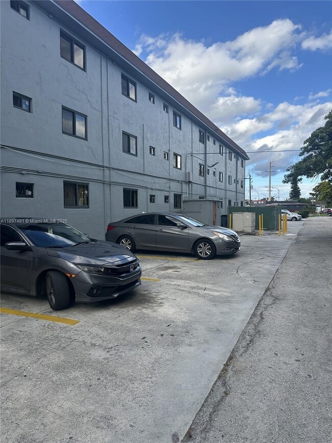 Building Photo - 14155 W Dixie Hwy