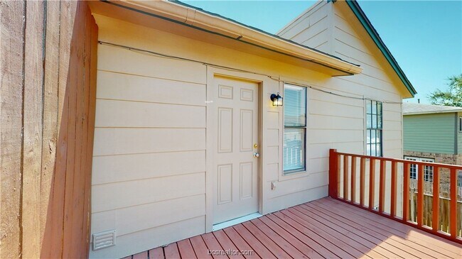 Building Photo - 805 San Pedro Dr