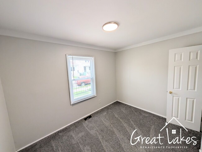 Building Photo - Stunning 2 Bedroom 1 Bathroom now availabl...