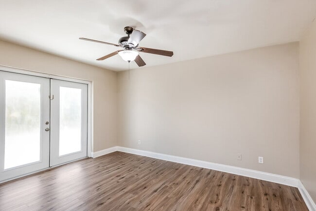 Building Photo - 811 SW 14th Pl