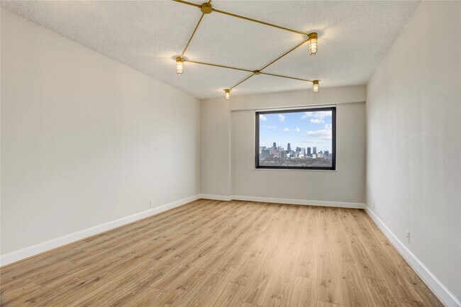 Building Photo - 1400 Hermann Dr