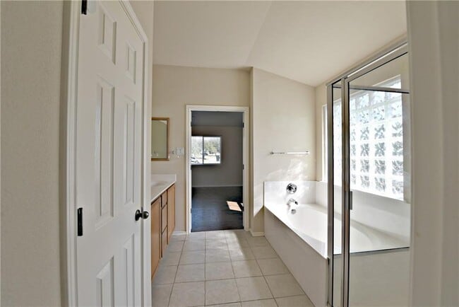 Building Photo - 16316 Castletroy Dr