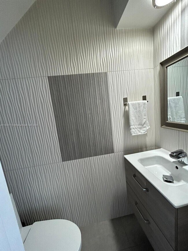 Building Photo - 3065 N 36th Ave