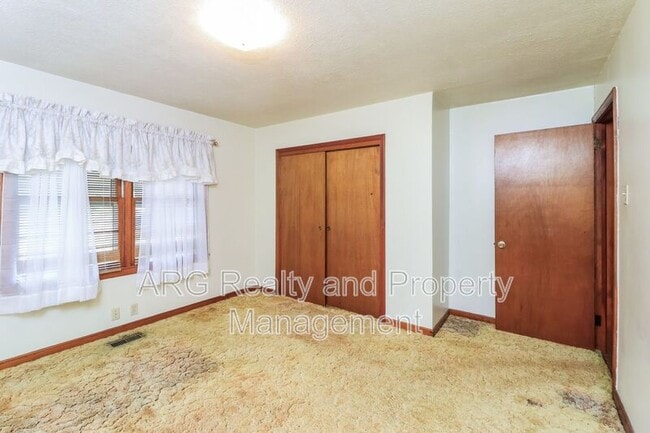 Building Photo - 6822 Wallis Dr
