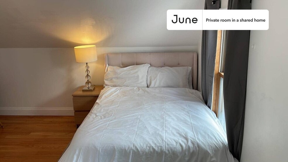 Building Photo - Room in Shared 6 bed/2 bath home