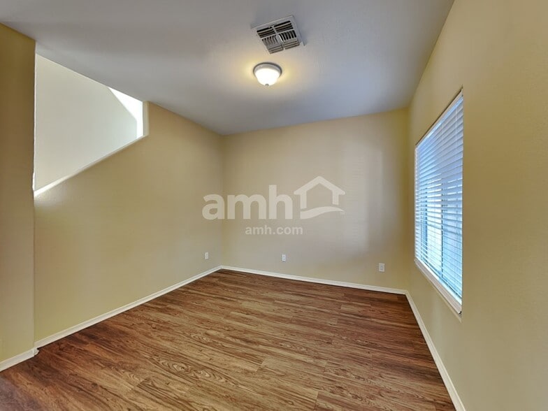Building Photo - 13240 W Watson Ln