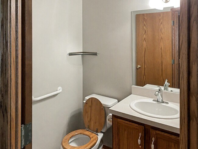 Building Photo - 783 Holly Creek Dr