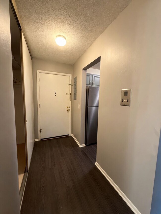 Building Photo - Freshly Updated, Stylish 2 bed 2 bath Condo in Bloomington Includes 2 Heated Parking Spaces!