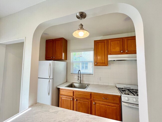 Building Photo - Spacious Studio with Archways, Kitchen Isl...