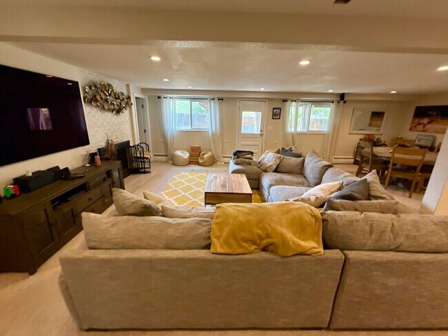 Building Photo - Sprawling 6 BR 4 BA Applewood Paradise - Live in Luxury with this Entertainer's Dream!