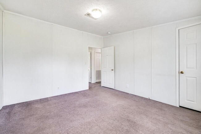 Building Photo - 1055 Low Ground Rd