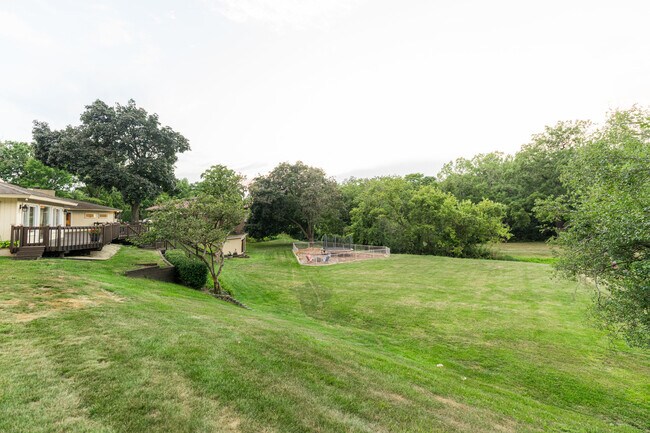 Building Photo - 208 Brookdale Ln