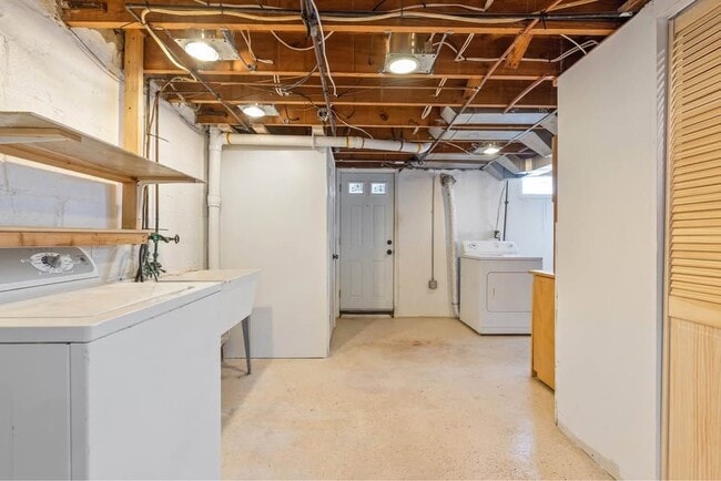 Building Photo - 114 Riverthorn Rd
