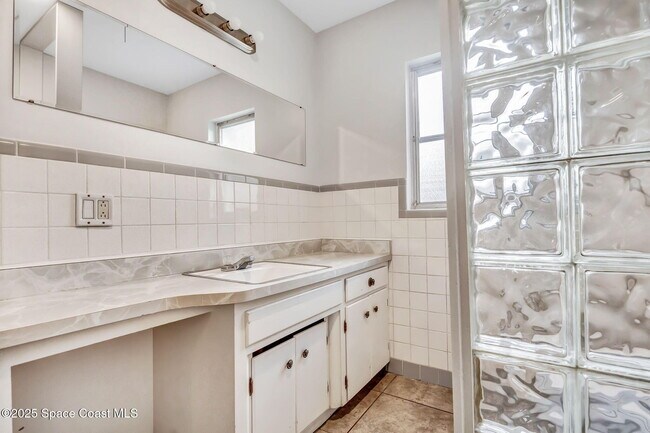 Building Photo - 2416 Lee Ave