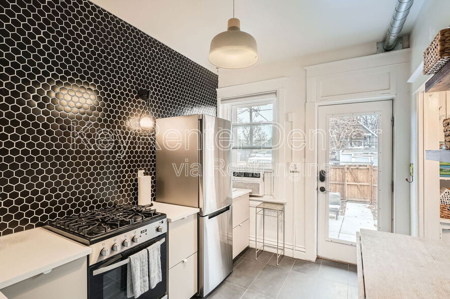 Primary Photo - 227 S Logan St