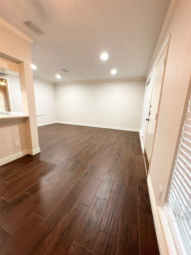 Building Photo - 8935 Gaylord Dr