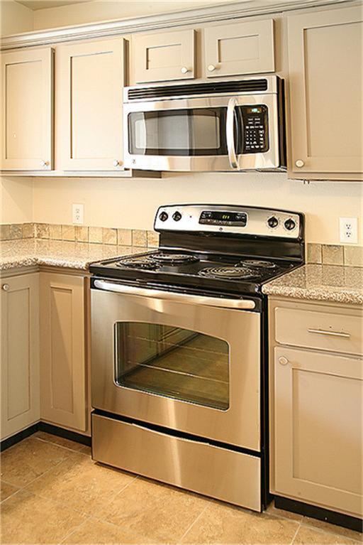 Building Photo - 9 Wolfhound Ln