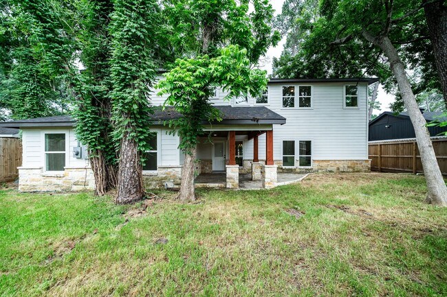 Building Photo - 10038 Westview Dr