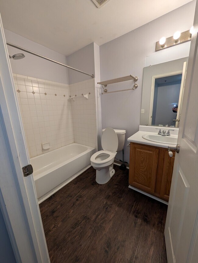 Building Photo - 849 Brandon Ave